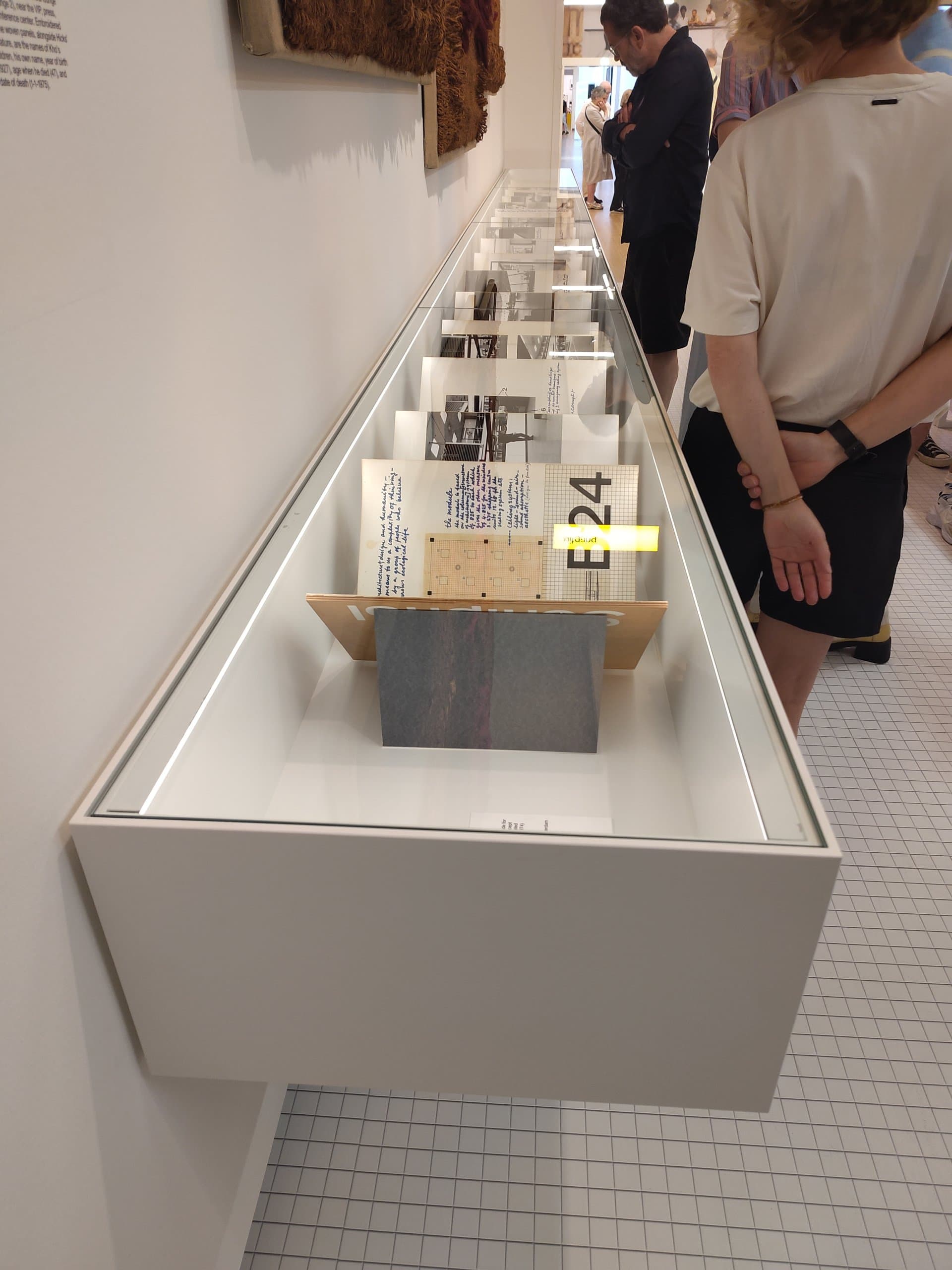 Wand Vitrine bak 15
